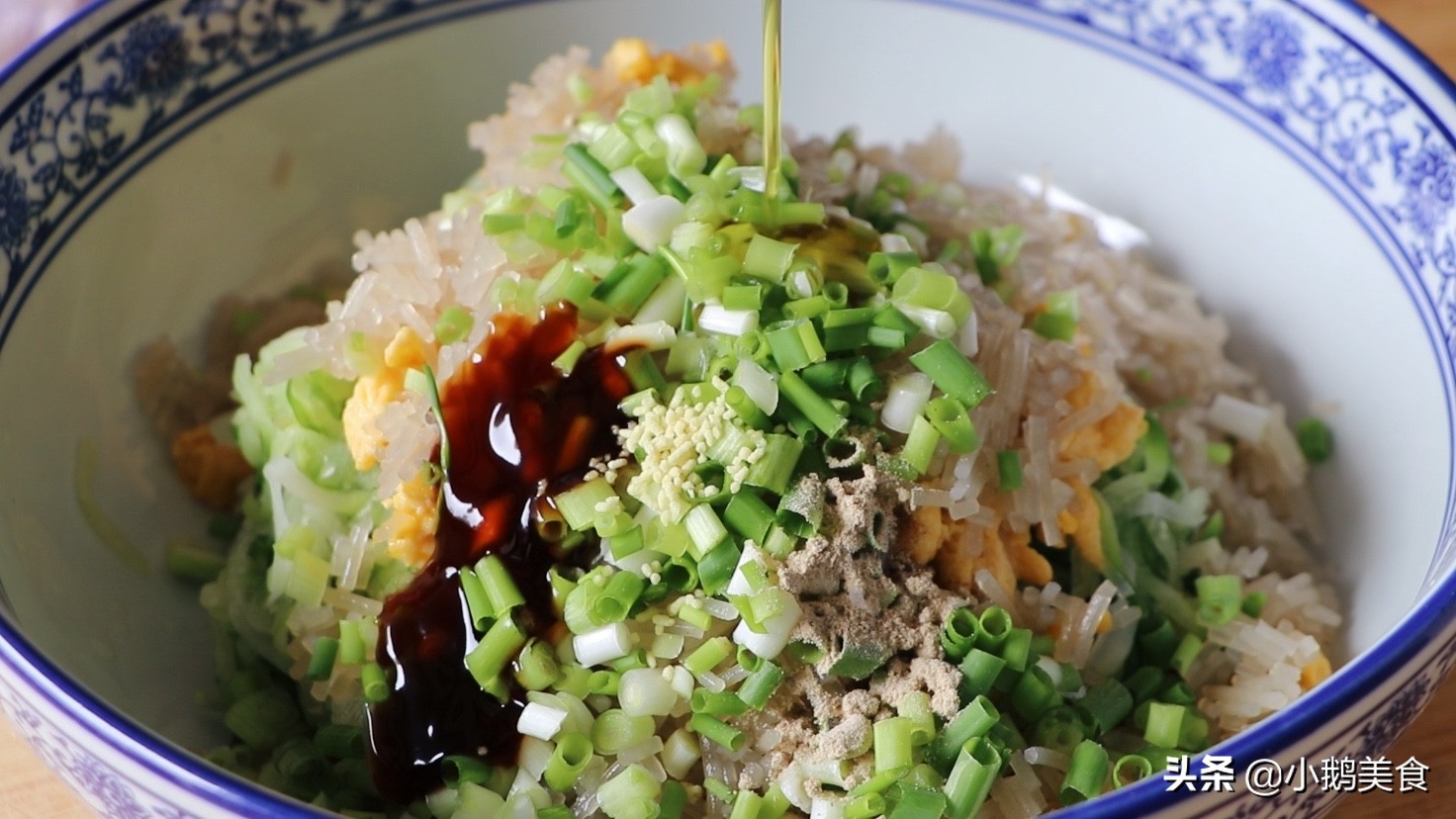 怎样做馅饼又薄又软,做馅饼的教程