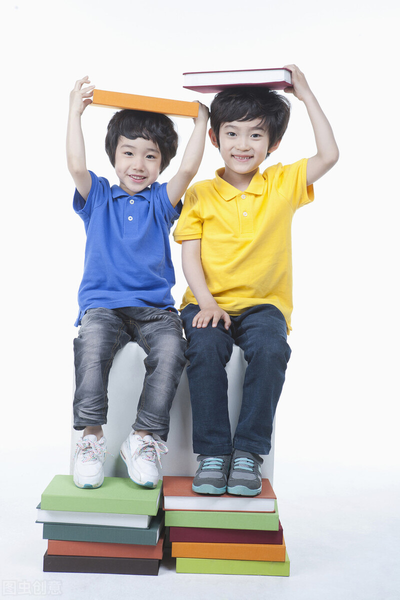 如何教育孩子与同桌相处,小孩和同桌闹矛盾怎么跟家长沟通