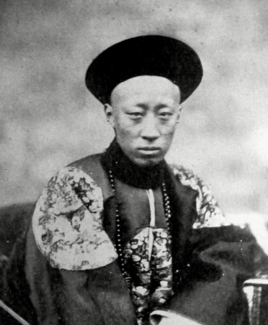 同治皇帝载淳的一生就和自己的年号一样“同治”悲催的傀儡皇帝