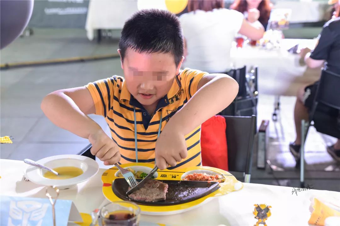 小汽车开上宝宝餐桌，妈妈再也不用烦恼宝宝不爱吃饭啦