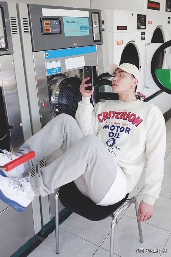 颜值高大长腿还会穿,谁高中没有暗恋过这样一个体育生?