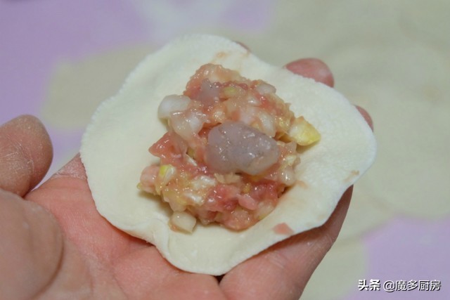 饺子什么馅最好吃现在这个季节,西红柿饺子馅这样调比肉饺子都香