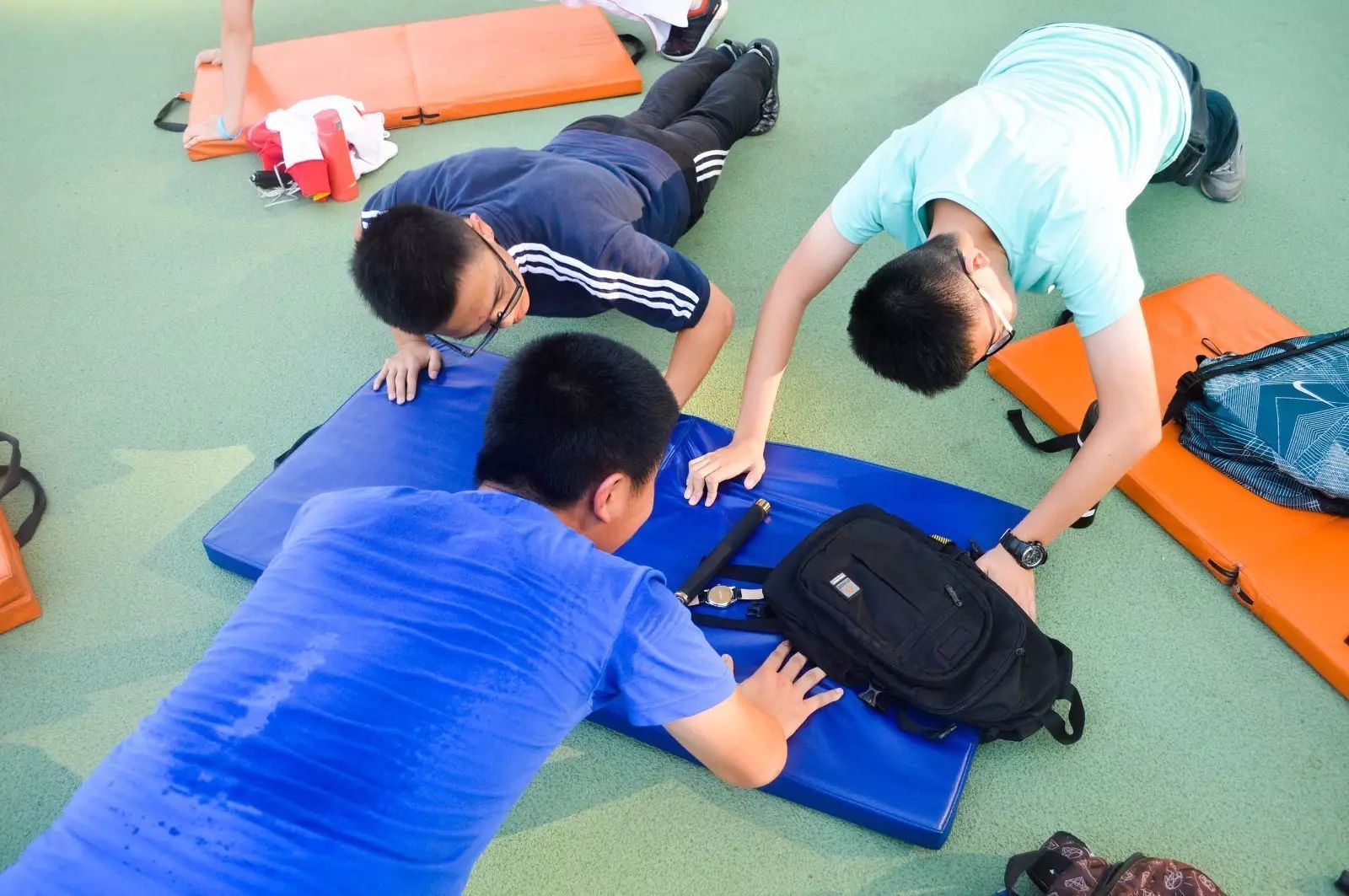 这三种运动方式小心孩子长不高,孩子运动过量会影响身高吗