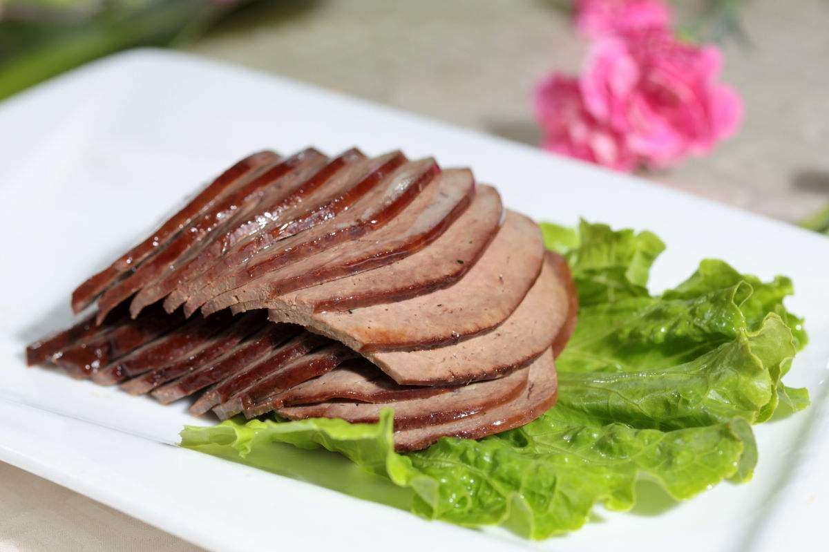 巴哥犬除了吃狗粮还能吃什么,巴哥犬喂食不当拉稀吃什么药