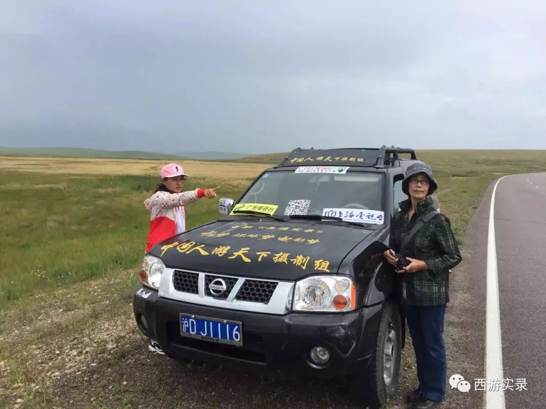 这女孩看到俄罗斯帅哥搭车，逼我停车，否则跳车