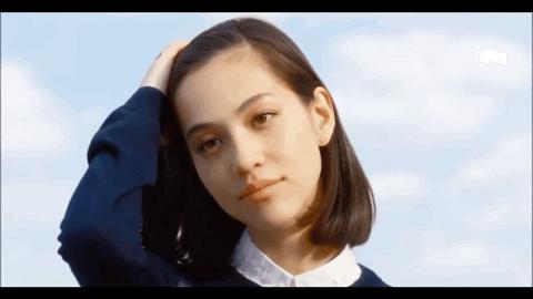 她是「挪威的森林」里的小绿，也是日本顶级女模，却不是日本人