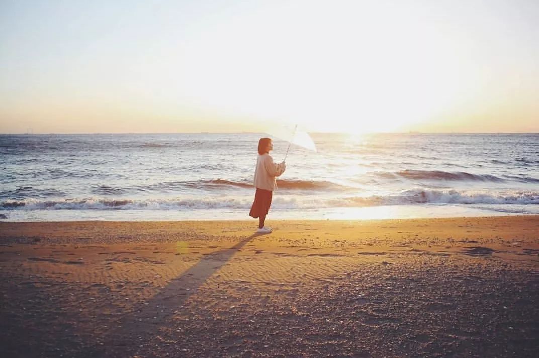 拍照尴尬怎么化解,拍照不自然不上镜的解决办法