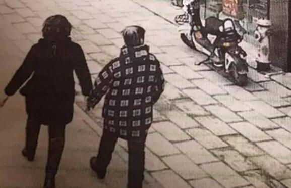 姐妹花卖假药给老人,姐妹卖假药