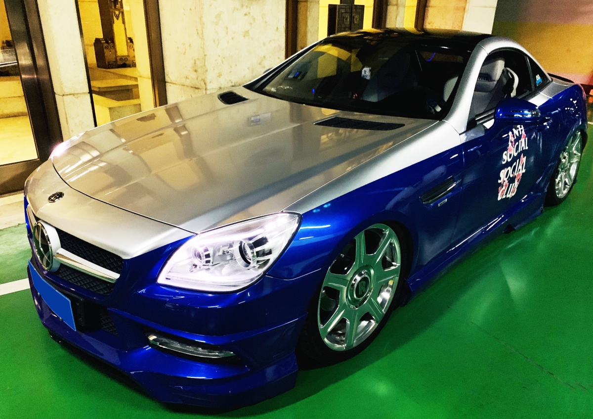 换上劳斯莱斯轮毂的巴博斯26SC,全身散发出高贵的气质