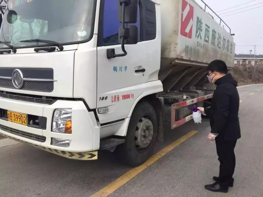 战疫一线党旗红临危受命的村书记,抗击疫情一线的解放军