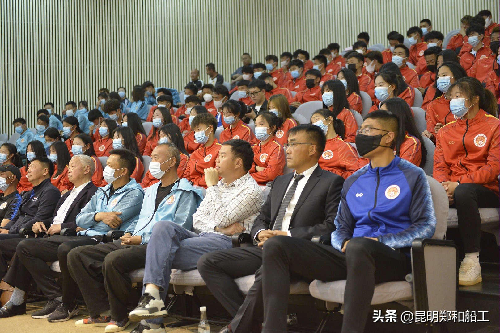 团结拼搏运动会,足球队砥砺前行奋进拼搏