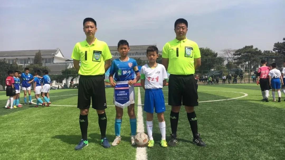 特写｜这么水平高、英语溜、培训强的裁判上哪儿找？