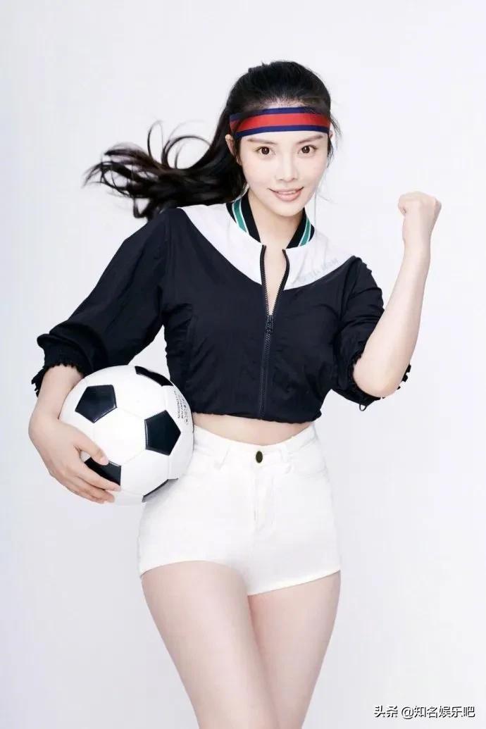 徐冬冬最新写真依旧性感抱足球秀长腿撩人满分