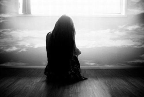 独居单身女租客房租减半,1200套房女房东减免半月房租