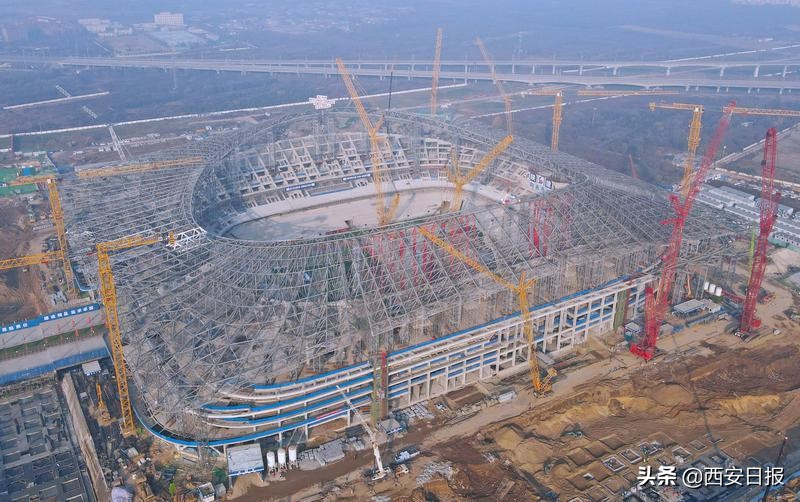 西安国际足球中心屋盖钢结构合龙,西安国际足球中心是专业足球场吗