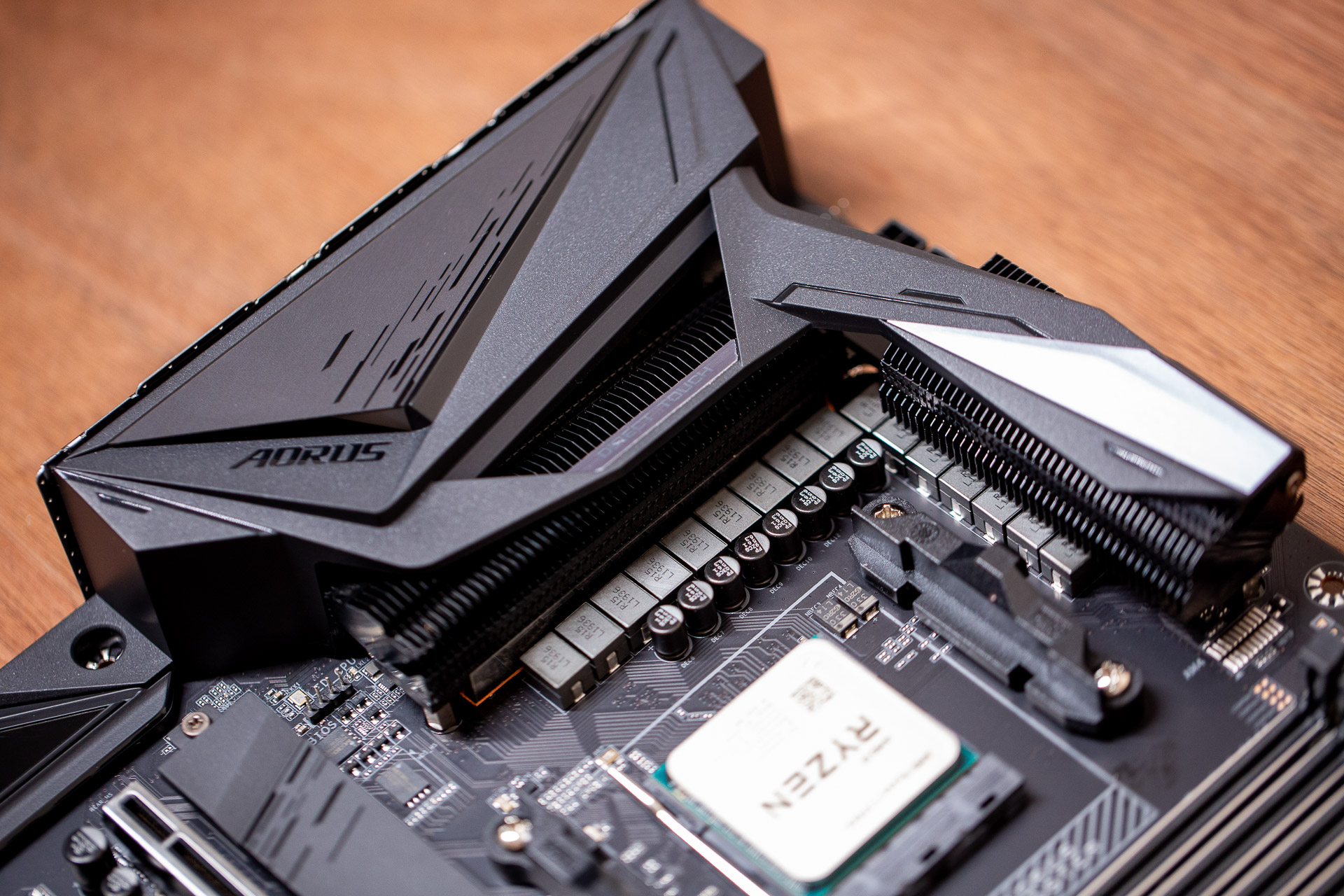 b550主板能发挥5900x性能吗,b550主板支持5800x3d吗