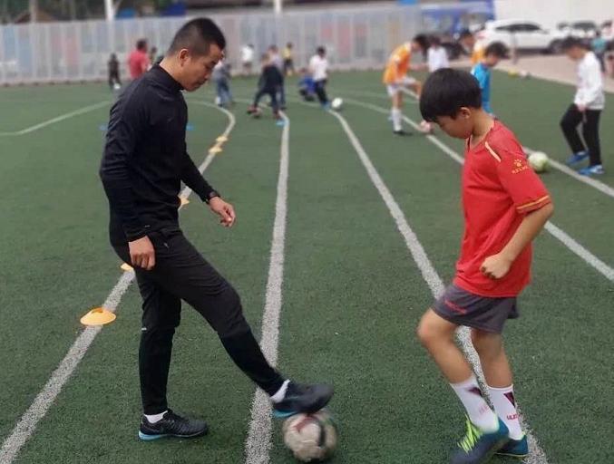 足球裁判当教练,怎么当足球裁判员和教练