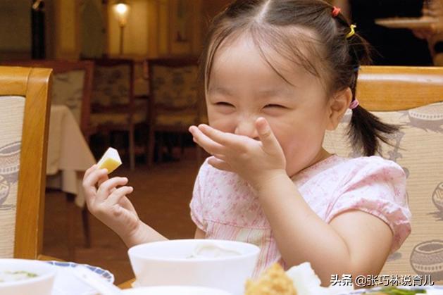 4岁宝宝嘴里难闻吃什么,8岁孩子嘴里很大一股腐臭味道