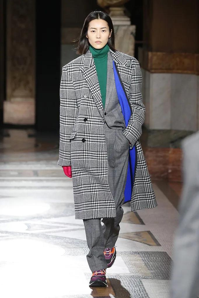 疯了，她的平胸才是顶级性感