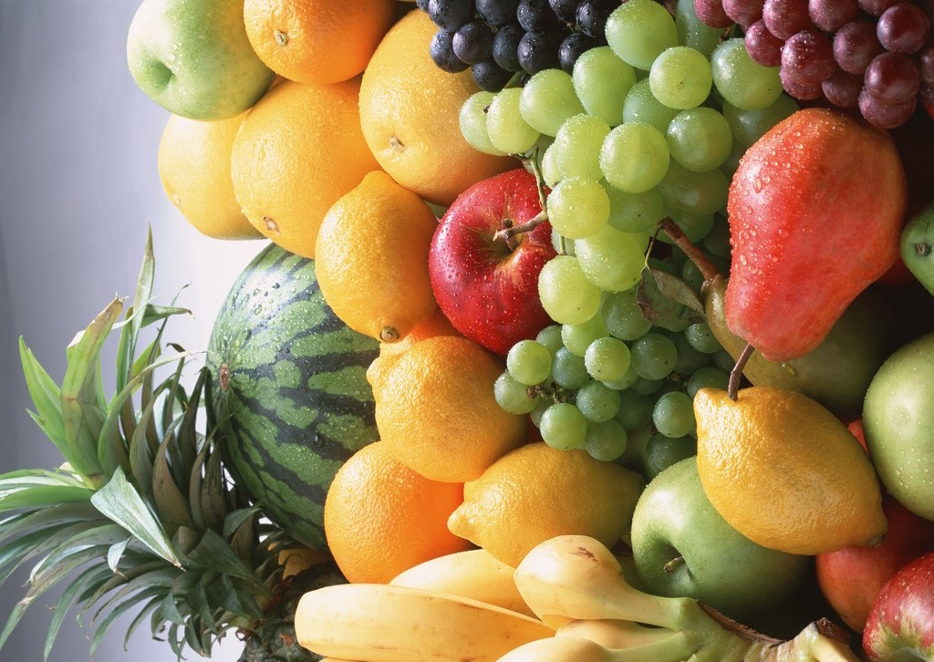 小夫妻卖水果,小伙卖水果赚月收入18万