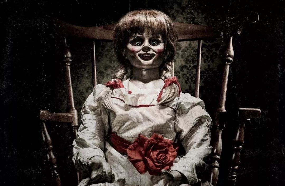 他来了他来了带着快递走来了,他来了他来了戴着墨镜