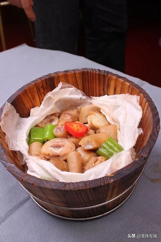 盐焗鸡味道还挺香的,盐焗咸香鸡正宗做法