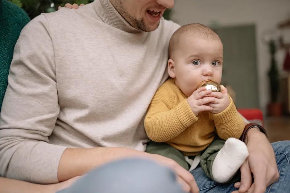 1岁宝宝哭闹不止脾气大怎么教育,1岁宝宝哭闹怎么管教