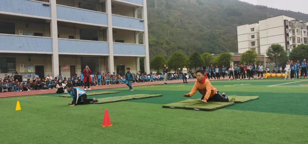 向日葵、比卡丘,嗨翻桐梓这些学校