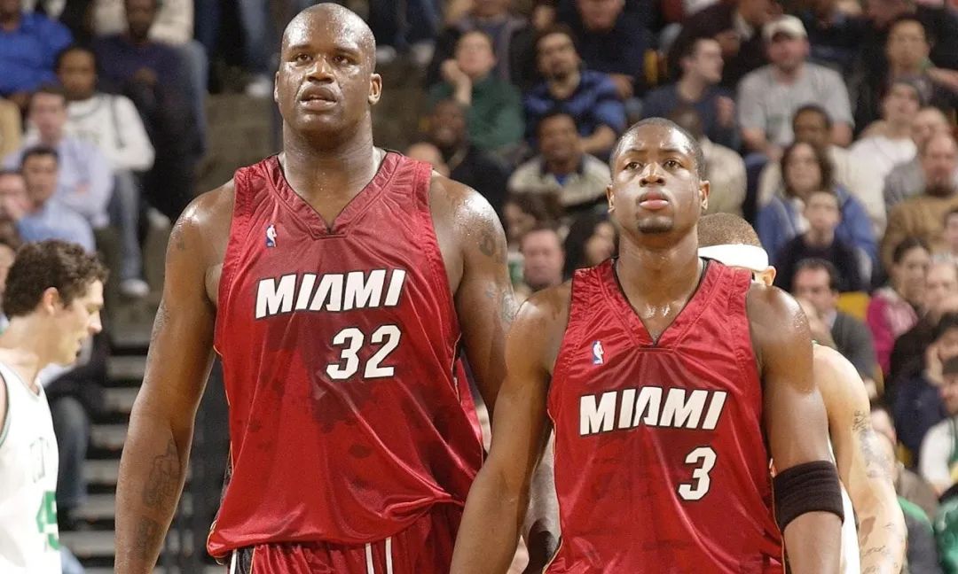 韦德退役球衣到场的巨星,韦德退役一周年闪电鲨组合