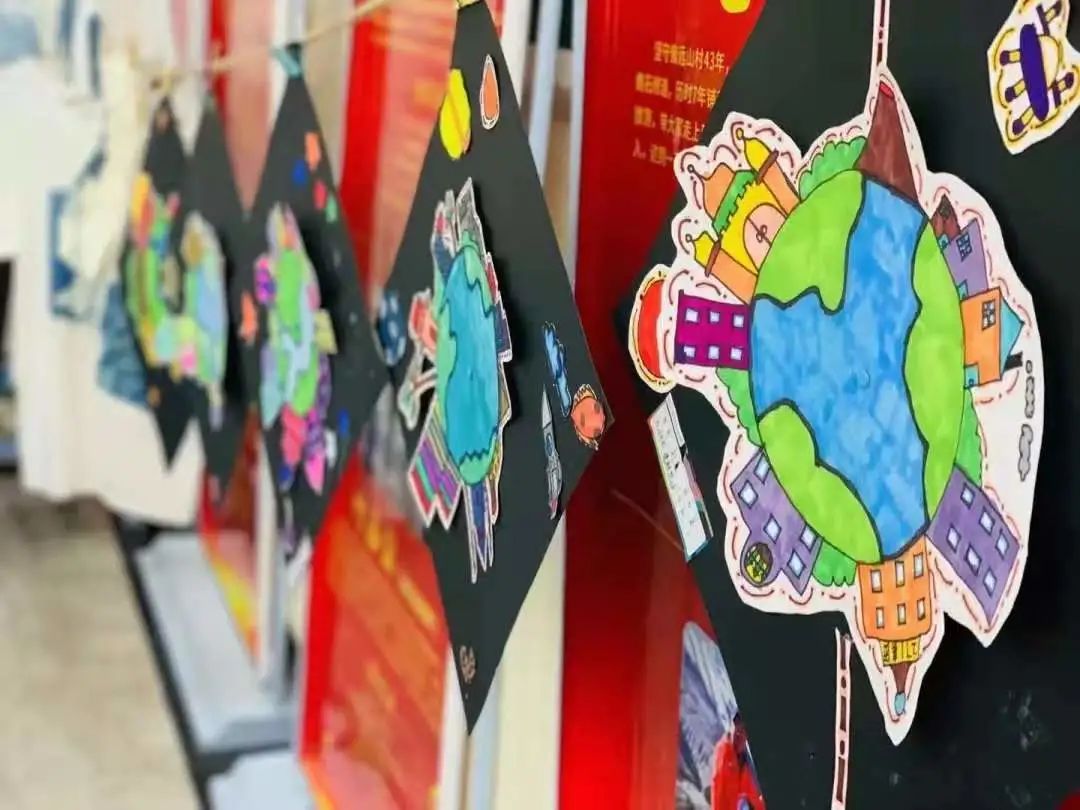 富含中国精神元素的校园文创产品,具有学校特色的文创产品