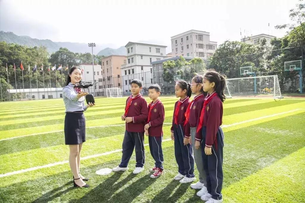 华美学校今天有什么活动,邀请函开放日英语