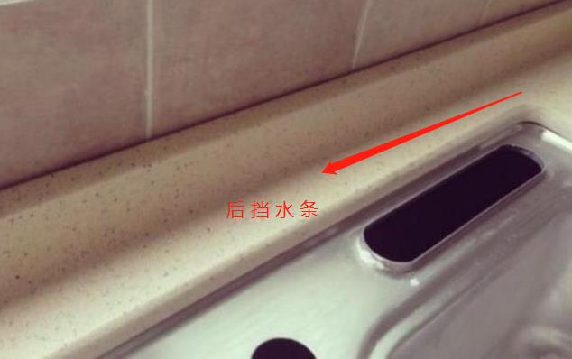 厨房台面总溅水怎么办？学会这招，轻松解决你的烦恼！