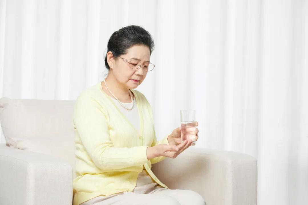 脑出血度过危险期情绪激动,脑出血恢复期怕吵