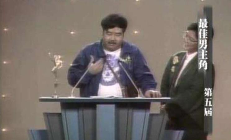 欠巨债患病住十年贫民区！影帝肥猫的兄弟周润发和恩人刘德华