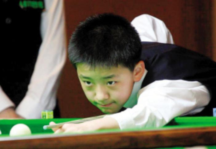 孩子别低头皇冠会掉,小学生别低头皇冠会掉