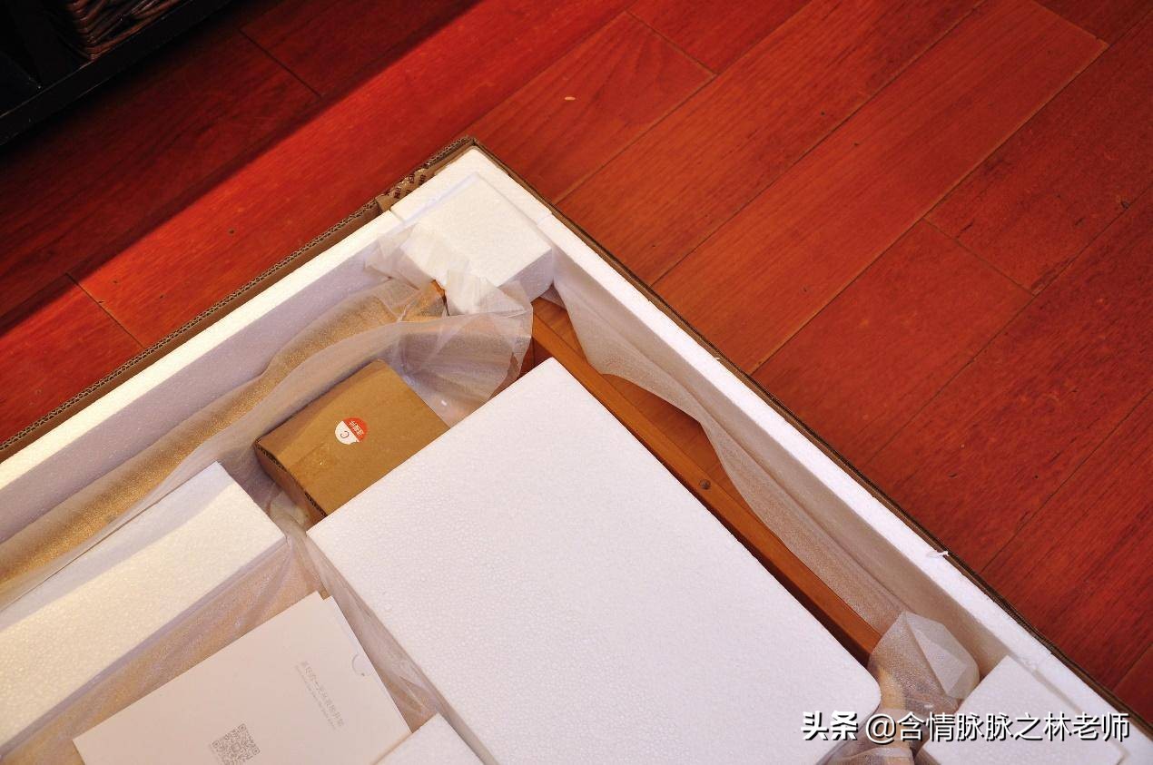 最新款式餐桌家用,实用实木餐桌款式推荐