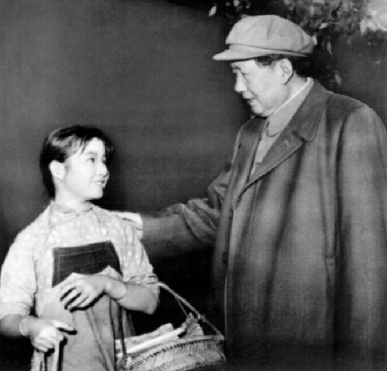 1958年，被毛主席亲自接见的“红孩子”，红遍全国后为何退出影坛