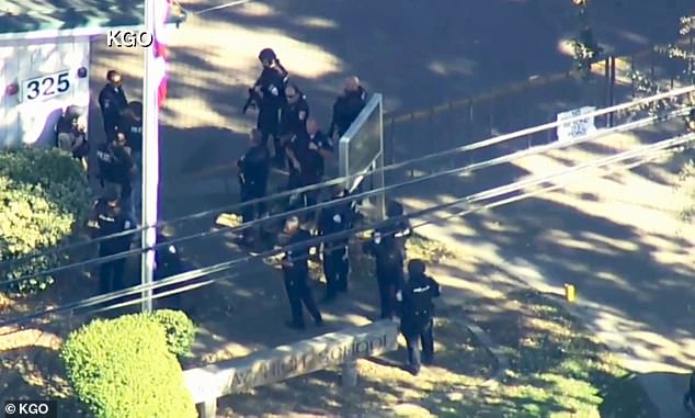 美17岁男孩枪杀2名示威者,美国17岁少年持枪当街扫射40余枪