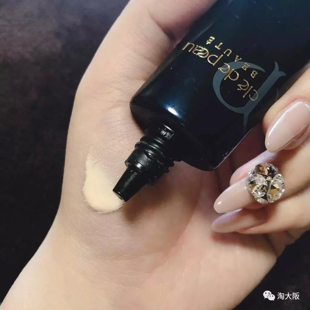 美妆界的cp组合,cpb光缎粉霜和cpb长管隔离