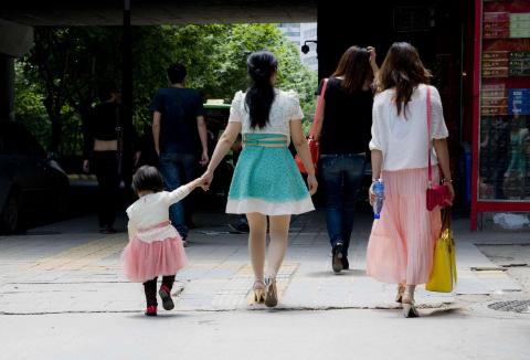 当发现孩子偷拿了别人的东西,当发现孩子偷别人东西时如何教育