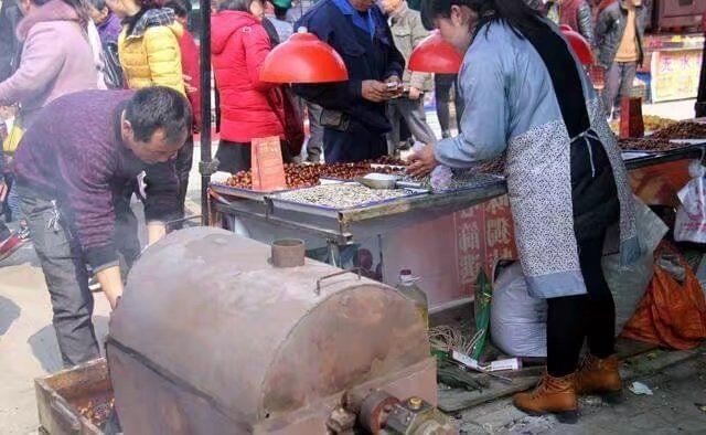 綦振森本是个清洁工，却转行卖起了糖炒栗子，销售额突破四千万