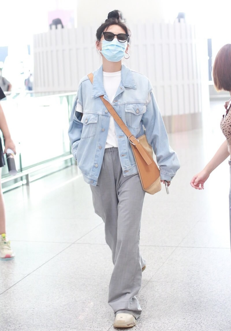 灰色裤子配什么颜色上衣最好看,灰色裤子配什么色的上衣好看