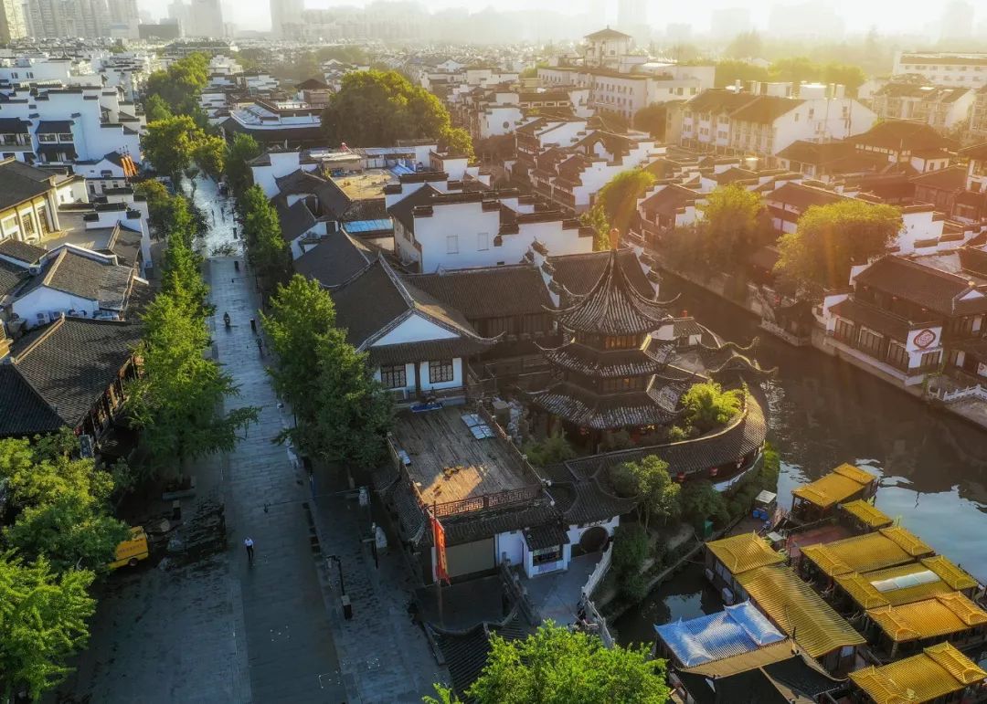 南京历史感沉重的古都,烟水南京