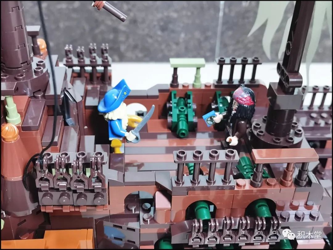 飞翔的荷兰人号为什么能潜水 (鬼船和飞翔的荷兰人号哪个更牛)