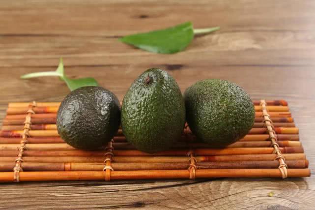 狗狗能吃桔子芦柑之类的水果吗,对狗狗来说这6种水果可致命