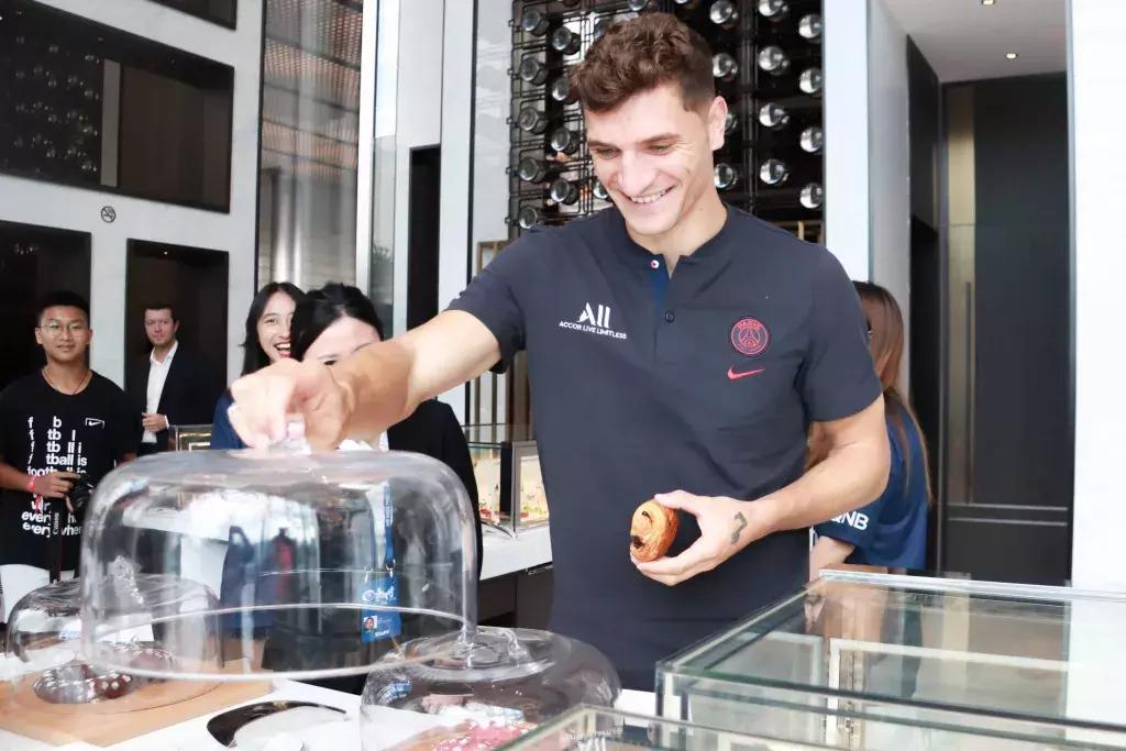 巴黎圣日耳曼抵达伯纳乌,巴黎圣日耳曼姆巴佩射门训练