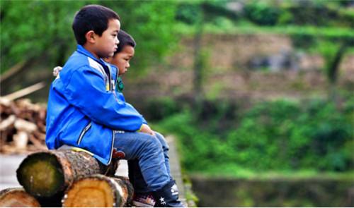 离家在外如何对待留守儿童,孩子是留守儿童父母应该这样做