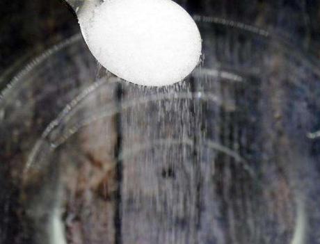 腌咸鸡蛋只放盐,腌咸鸡蛋有点咸了咋办