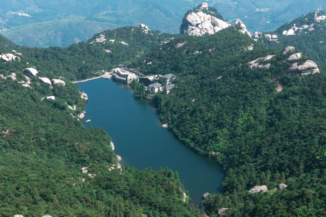 五岳中的南岳位于哪个省,九华山和天柱山哪座更值得游一游