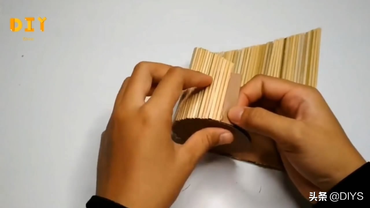 如何制作小花篮最简单的,简易竹签花篮手工制作视频